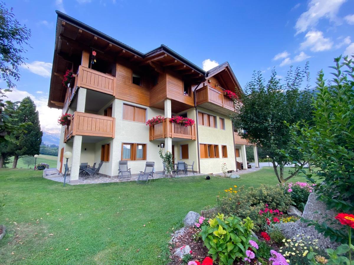 Lares Garden House *